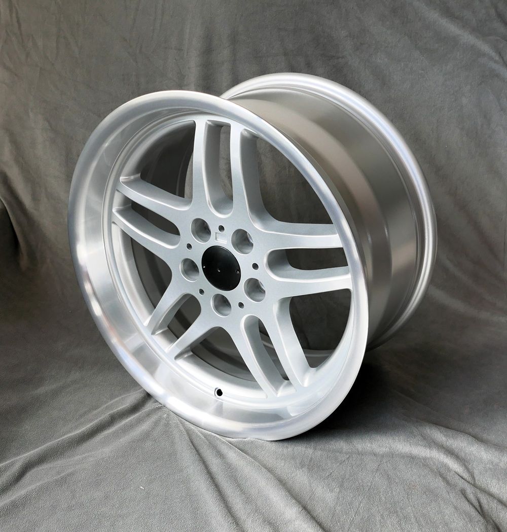 Maxilite M Parallel Style 18x9.5" 5x120 PCD ET+20 Silver/D-Cut Wheel