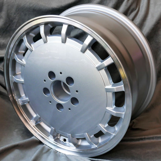 Maxilite Gullideckel 17x8" 5x112 PCD ET+11 Silver/D-Cut Alloy Wheel