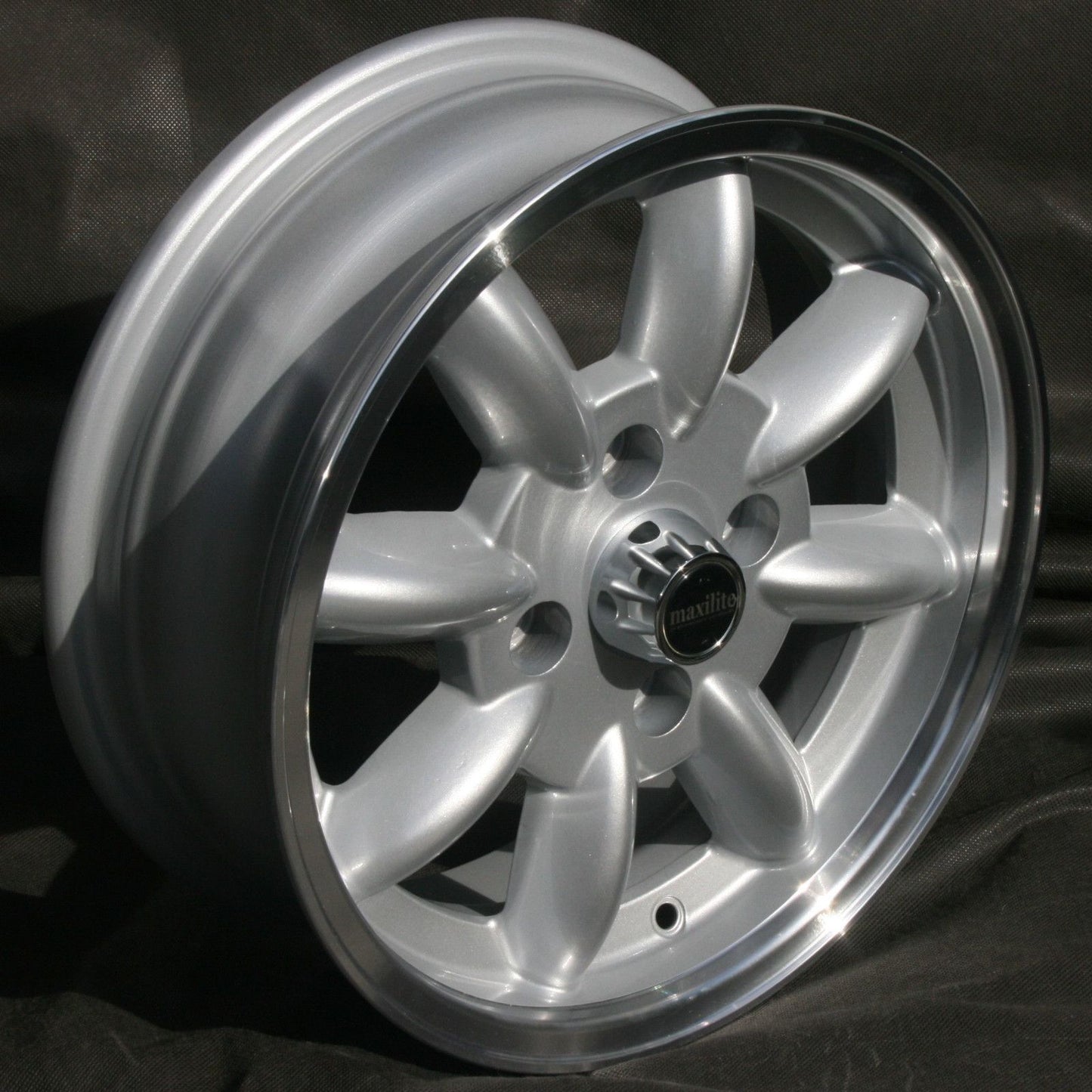 Maxilite Minilight 15x5.5" 4x114.3 PCD ET+30 Silver/D-Cut Alloy Wheel